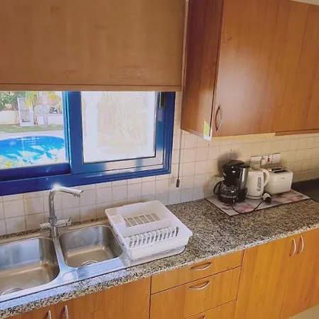 Trinity Apts 아파트 *