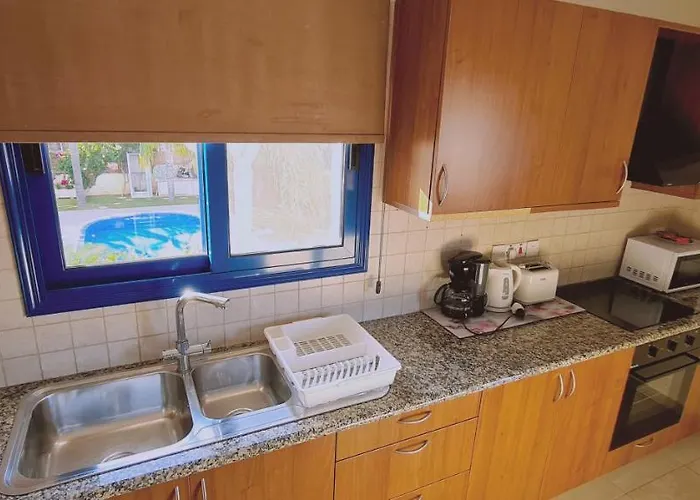 Trinity Apts アパート *