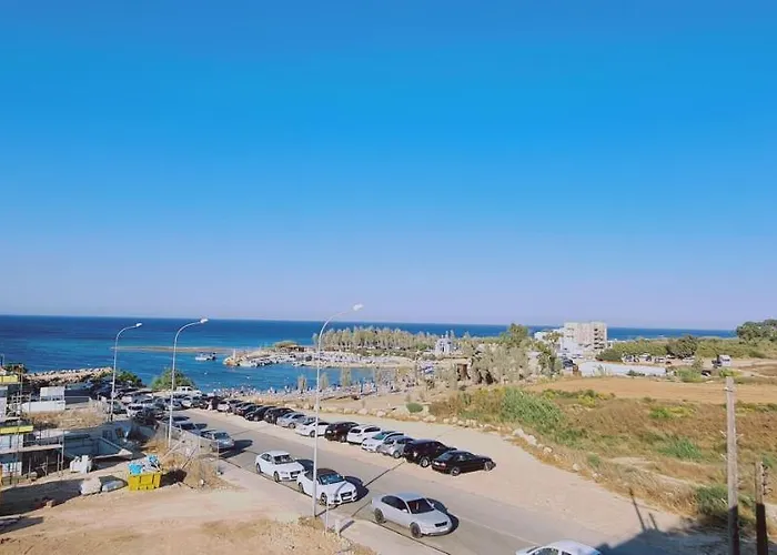 Trinity Apts * パラリムニ