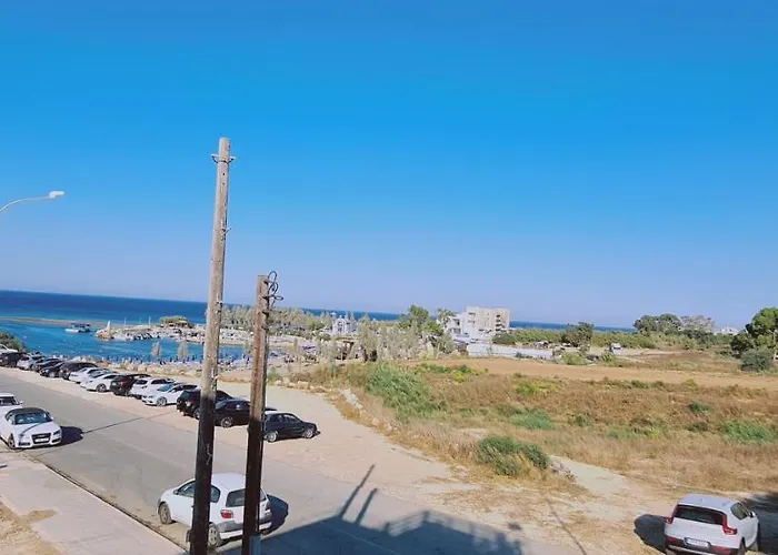 Trinity Apts アパート *